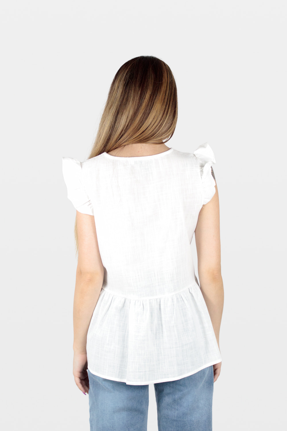 Blusa de linho com folhos nas mangas branco, trás.