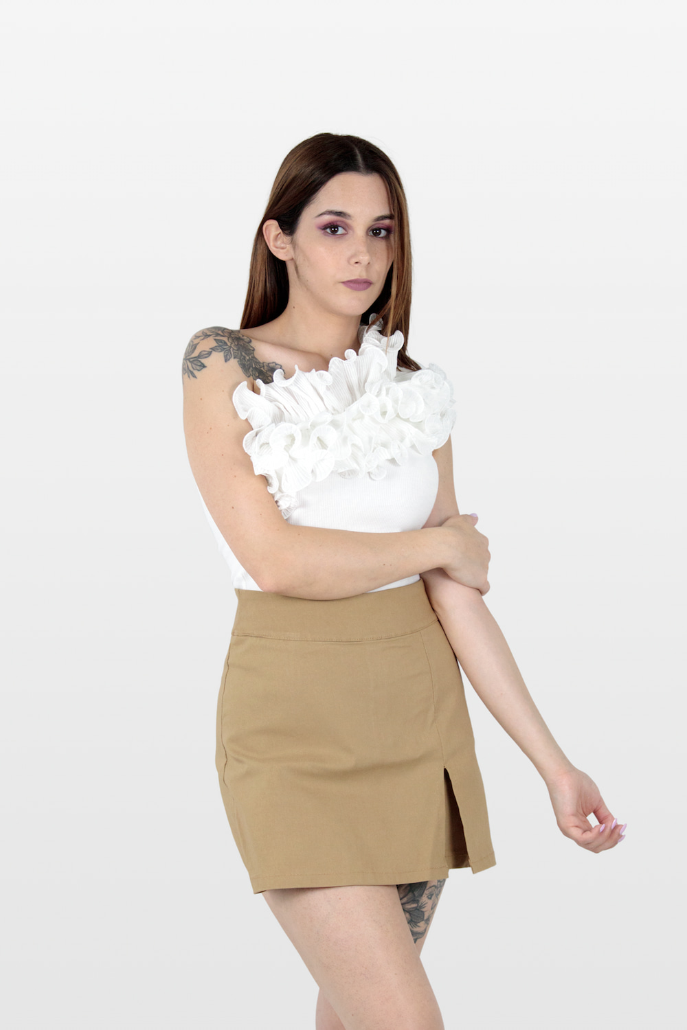 Calção/saia curto com racha na frente castanho.