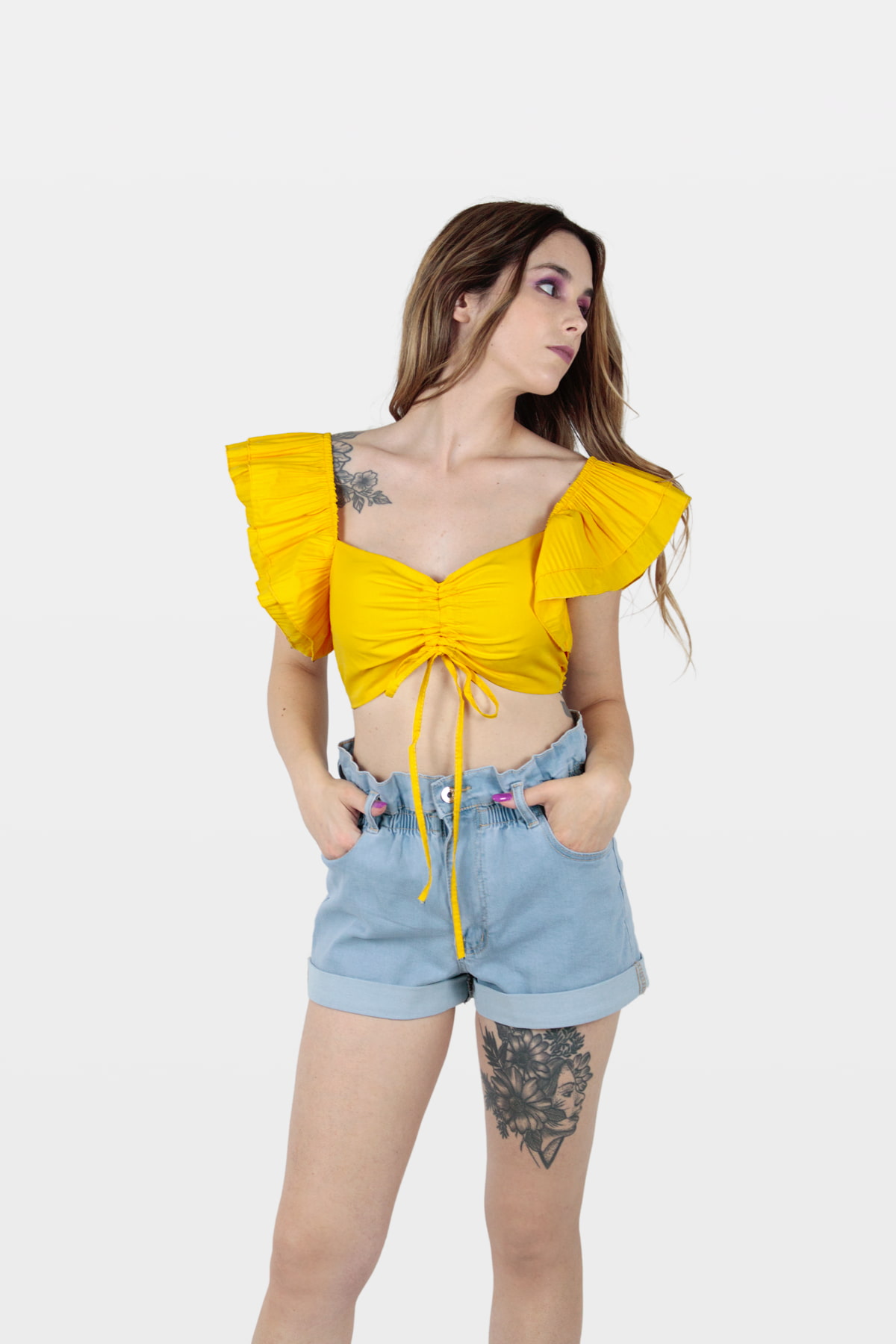 Calções denim paperbag de cintura subida azul.