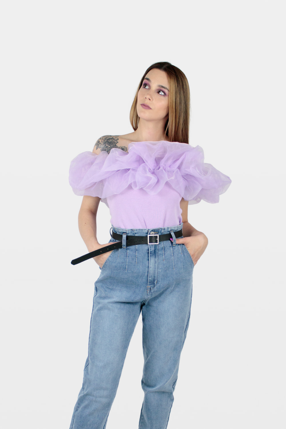 Top canelado com decote em tule lilás.